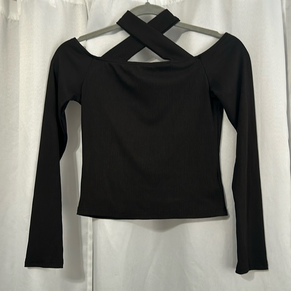 SHEIN Criss Cross Halter Neck Top - Picture 2 of 4